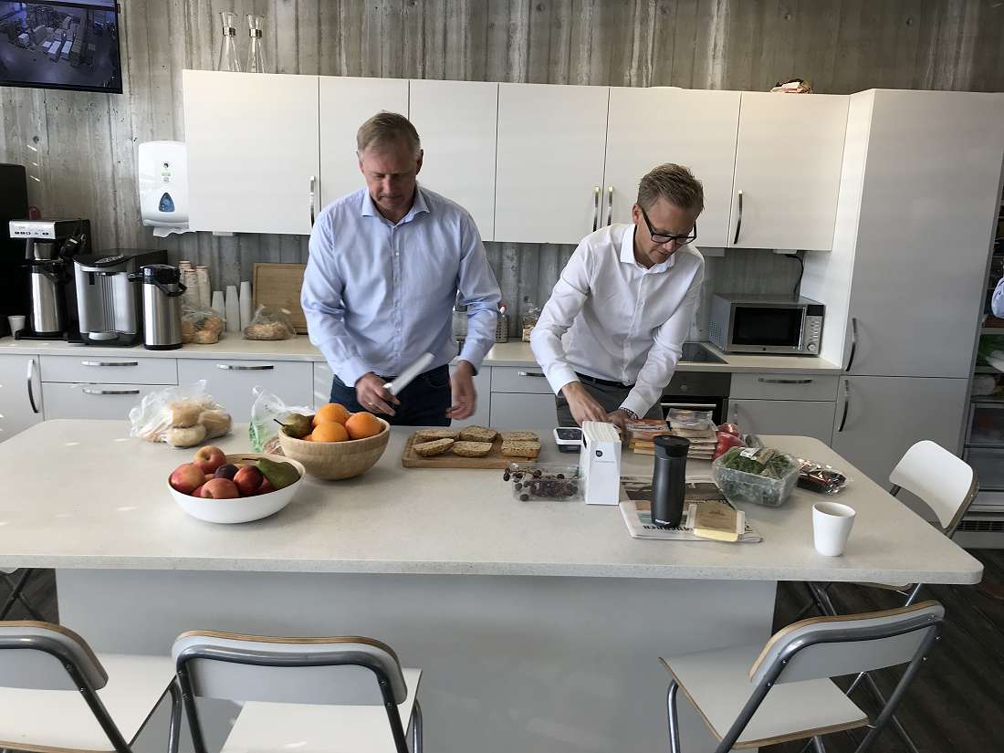 Trond Haug, VP Scandza Norway, and Markus Mattson, Director Innovation Scandza, preparing breakfast that tastes great, with passion and speed, for the minister of Agriculture.